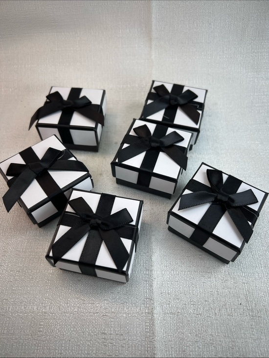 Other - Gift boxes for rings, black and white